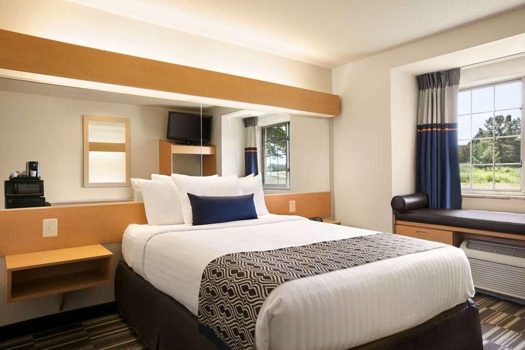 Microtel Inn & Suites By Wyndham Culpeper Room photo