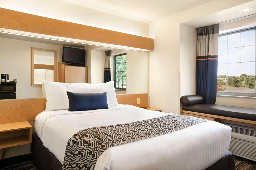 Microtel Inn & Suites By Wyndham Culpeper Room photo